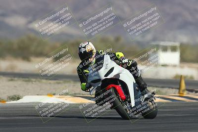 media/Oct-30-2025-Racers Edge (Thu) [[dabbdaf680]]/3-B Group/Session 2 (Turn 14)/